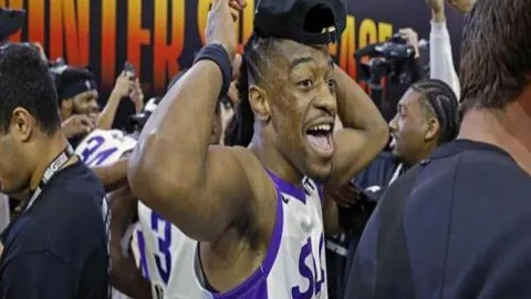 火箭以21分11篮板阿门助力，轻松击败鹈鹕